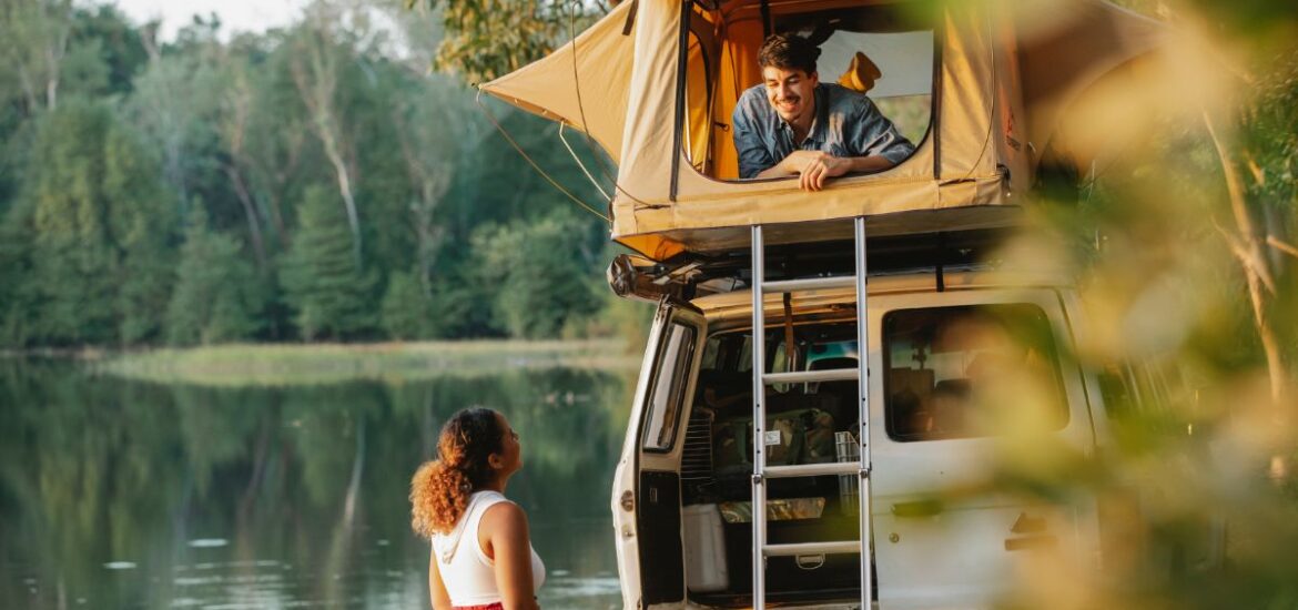 Les essentiels à emporter pour un séjour de camping au bord de l’eau
