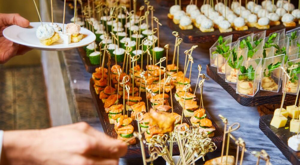 L'art de dresser un buffet pour un cocktail dînatoire