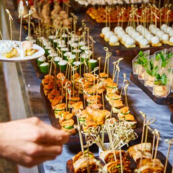 L'art de dresser un buffet pour un cocktail dînatoire