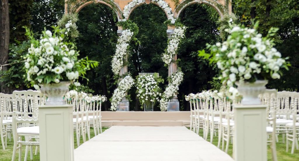 Comment choisir le fleuriste idéal pour votre mariage : conseils et astuces